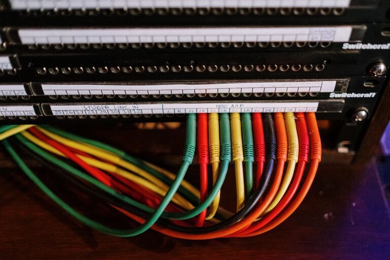 How to Organize Cables and Chargers Neatly: Simple Tips and Tricks